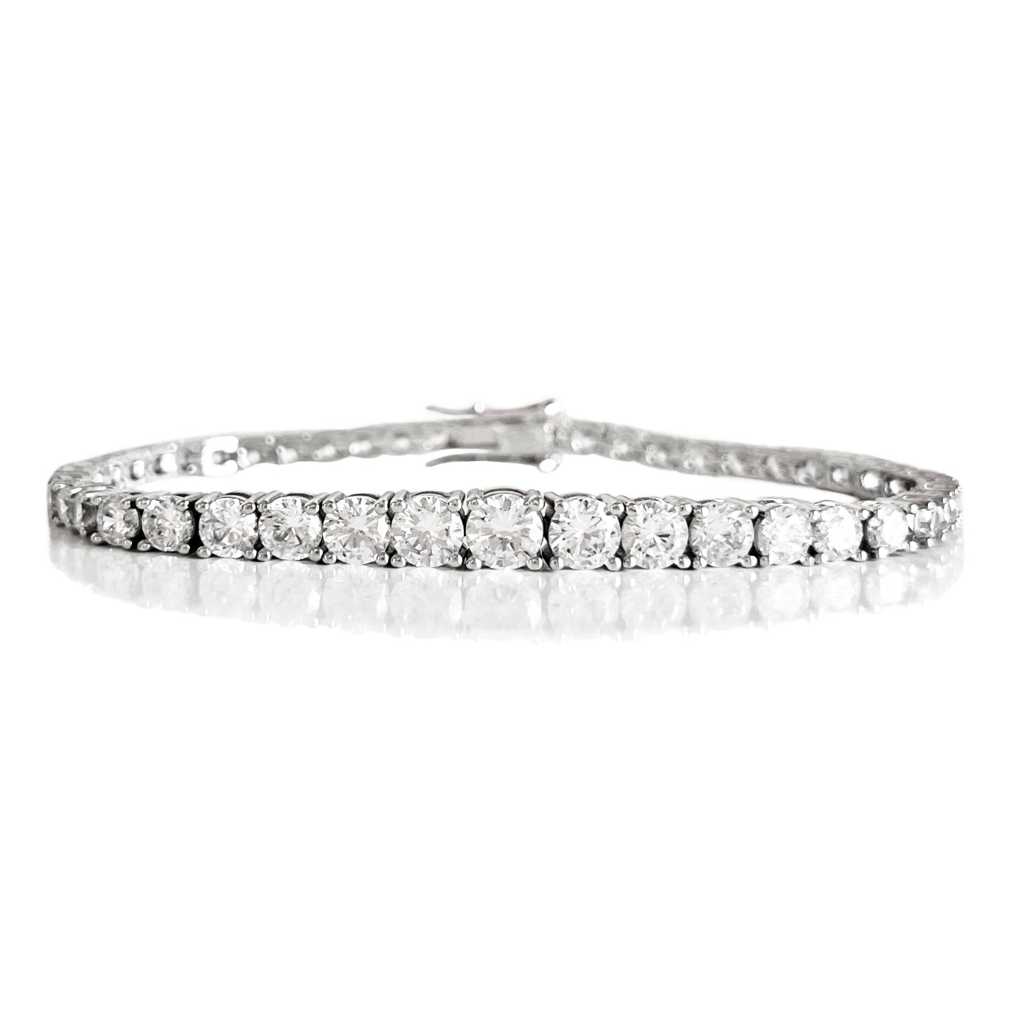 Graduated tennis bracelet in silver