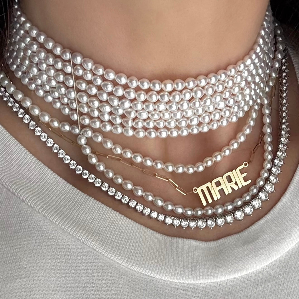 How to wear a pearl choker necklace 