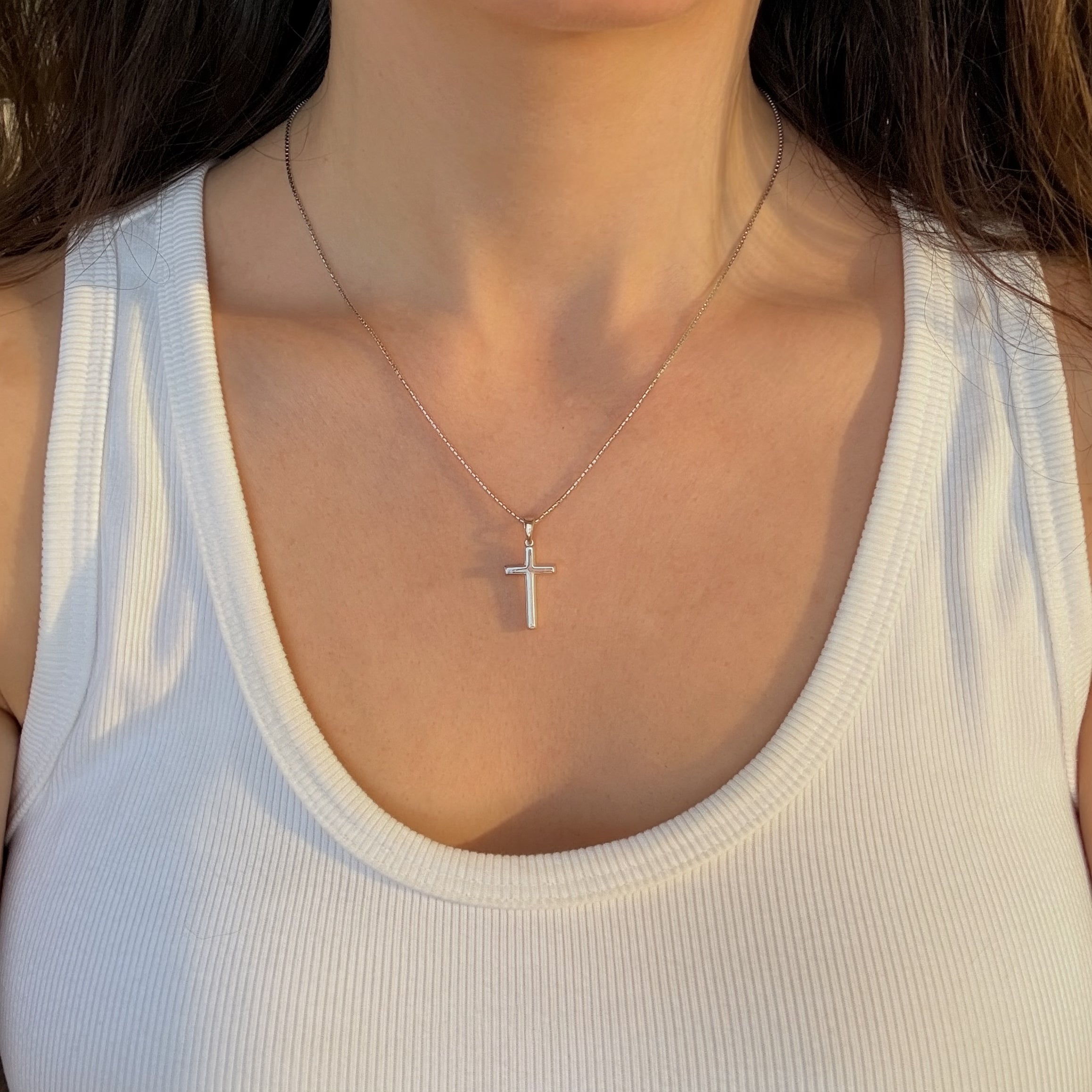 ネックレス CLASSIC CROSS NECKLACE The Classic Cross Necklace – LENI JAMES