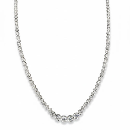 Graduated tennis necklace in silver and moissanite
