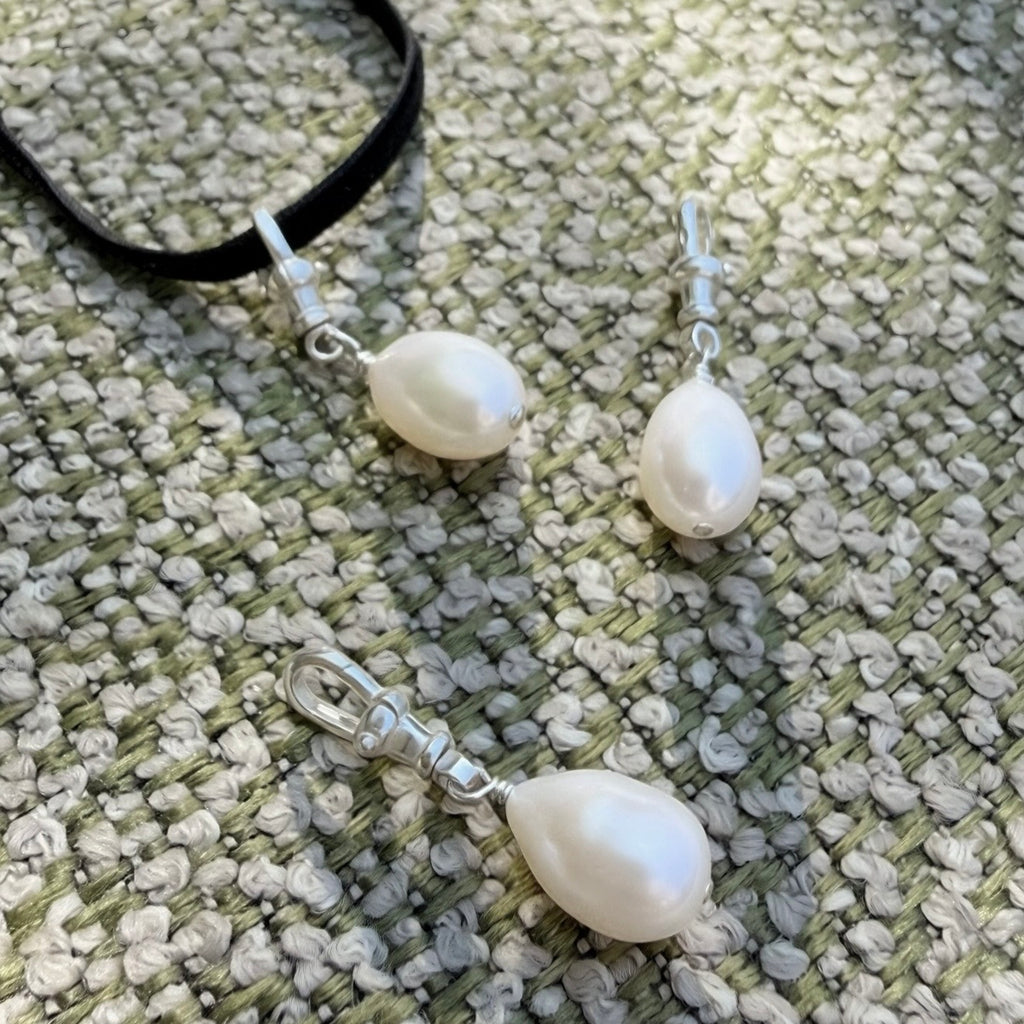 Freshwater pearl drop charms 