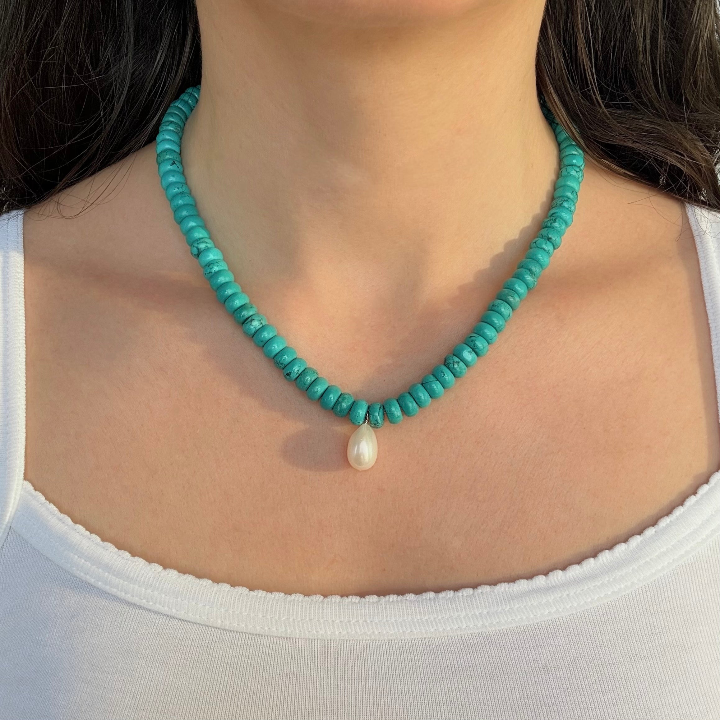 Beaded turquoise necklace with pearl