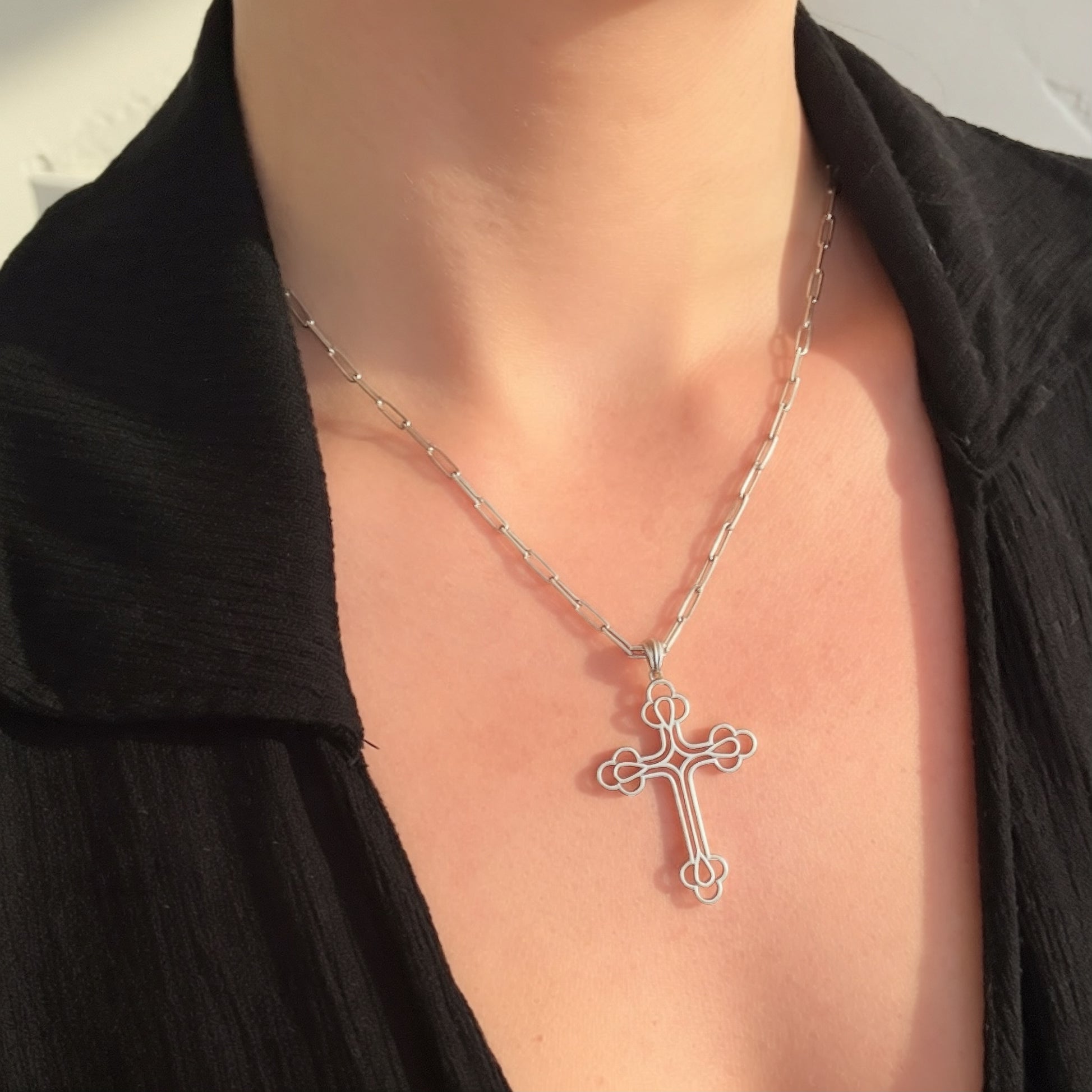THE MAXI “BILLIE” CROSS NECKLACE