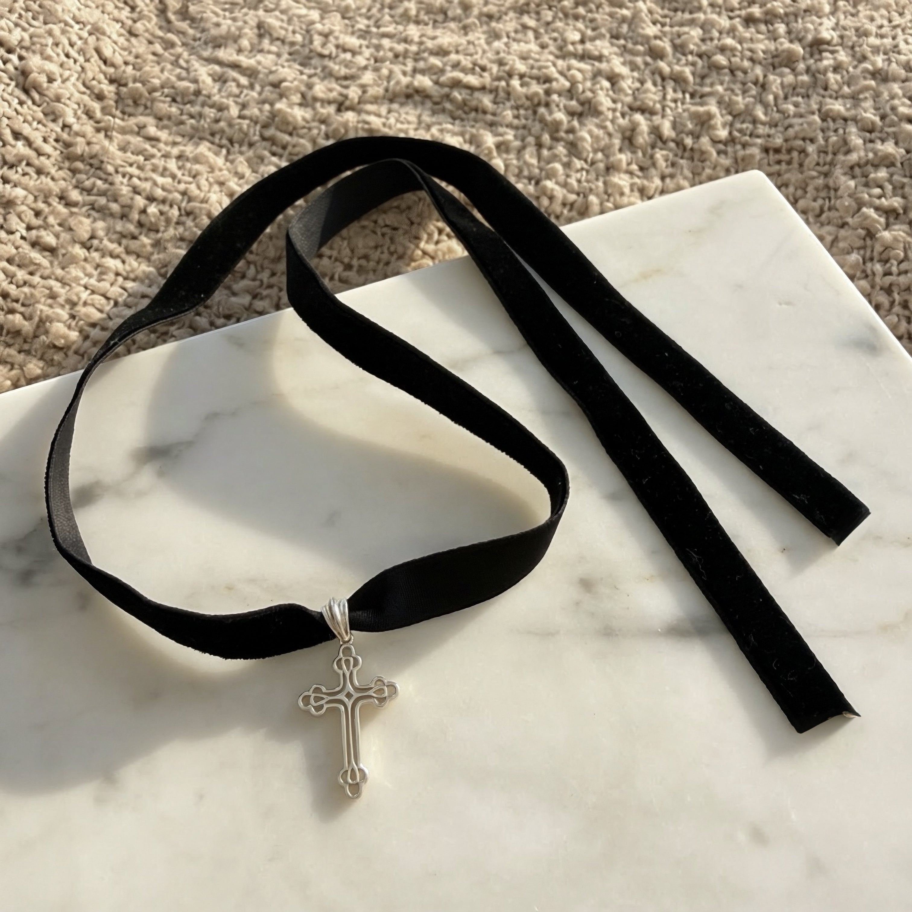 THE MINI “BILLIE” CROSS CHOKER