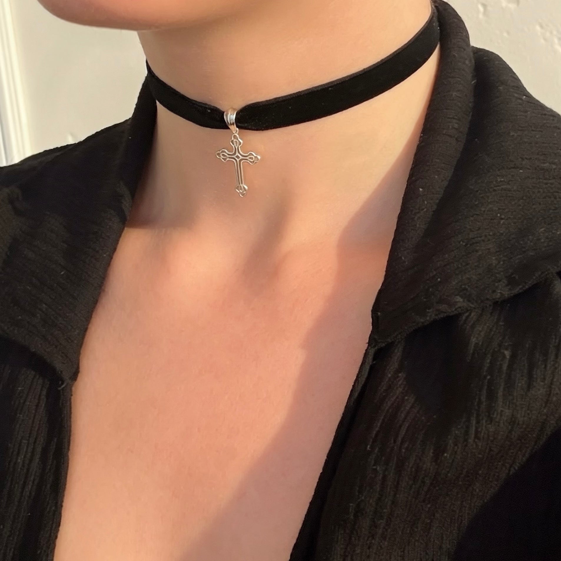 THE MINI “BILLIE” CROSS CHOKER