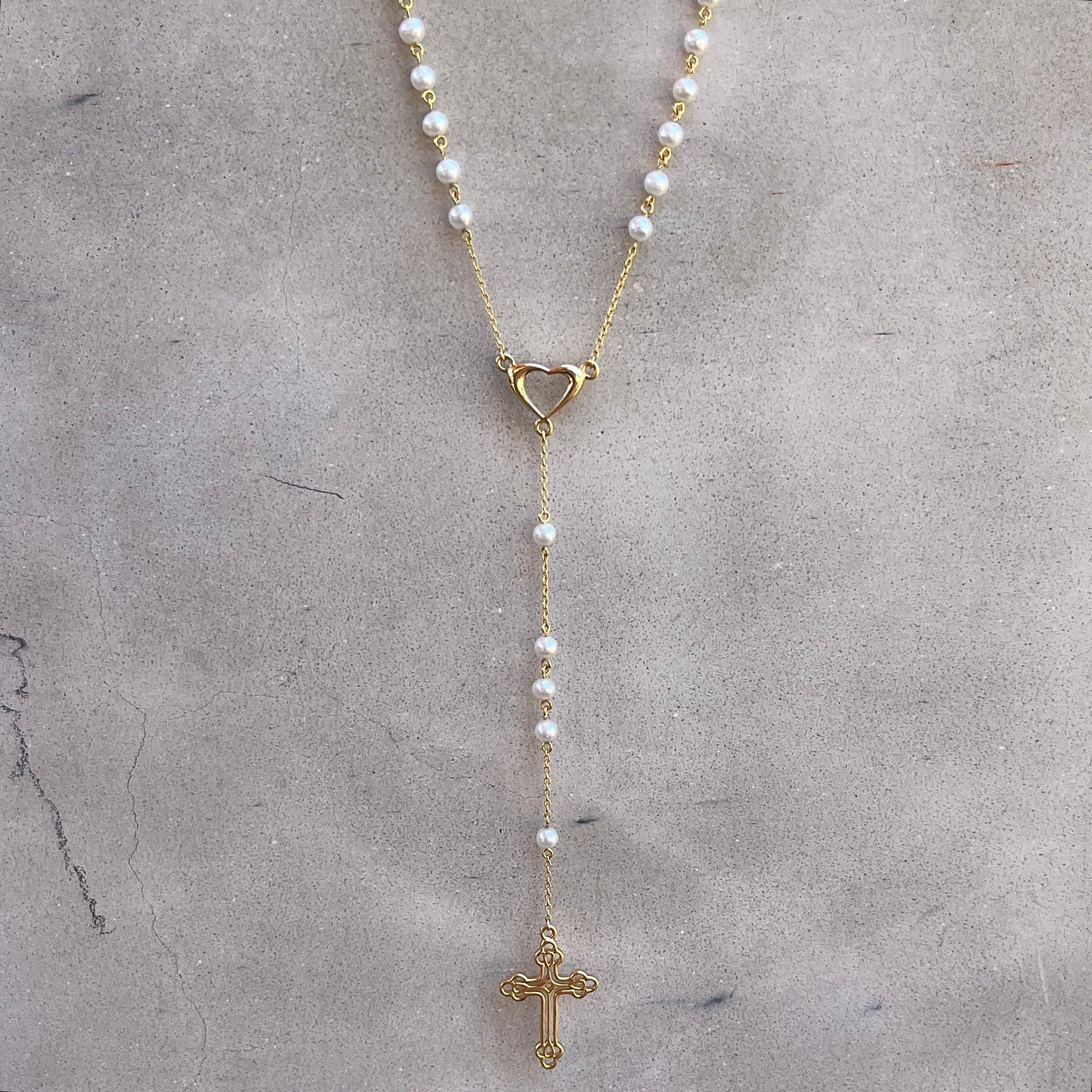 Pearl rosary necklace in 14k yellow gold