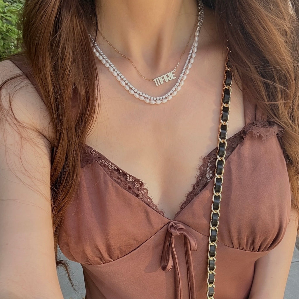 Pearls and diamonds necklace with gold nameplate 