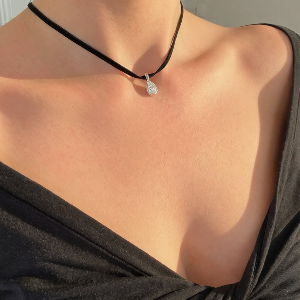 Moissanite pear shaped choker 