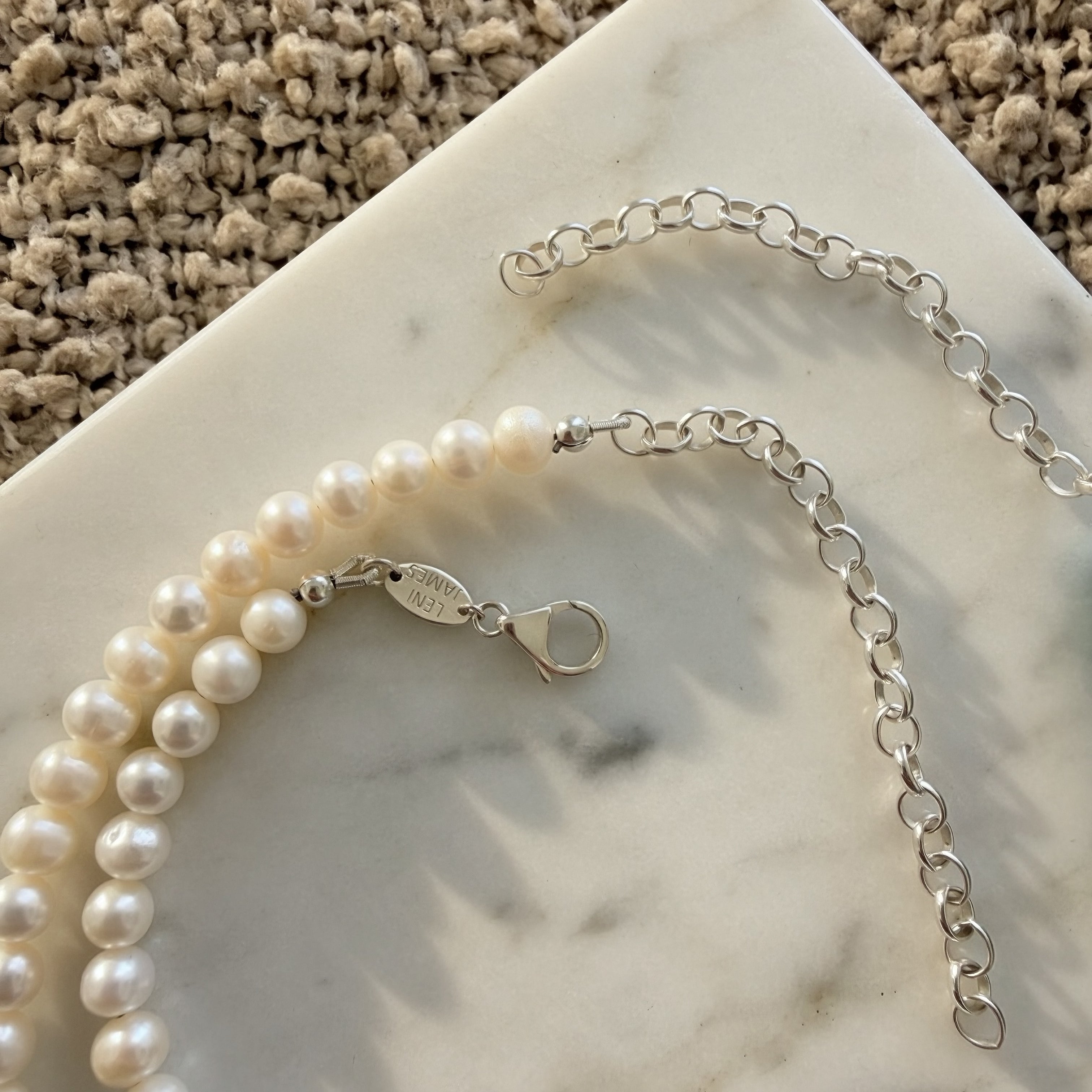 Silver Leni James clasp detail on pearl necklace 