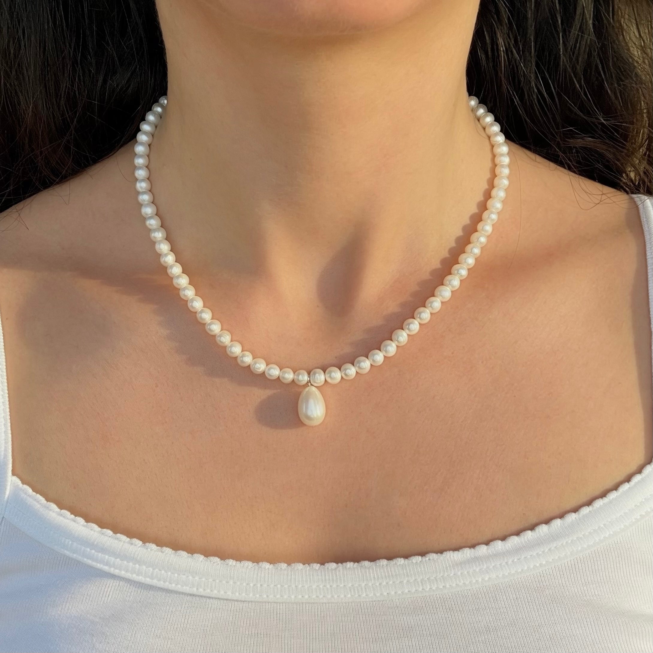 Pearl necklace with pendant 