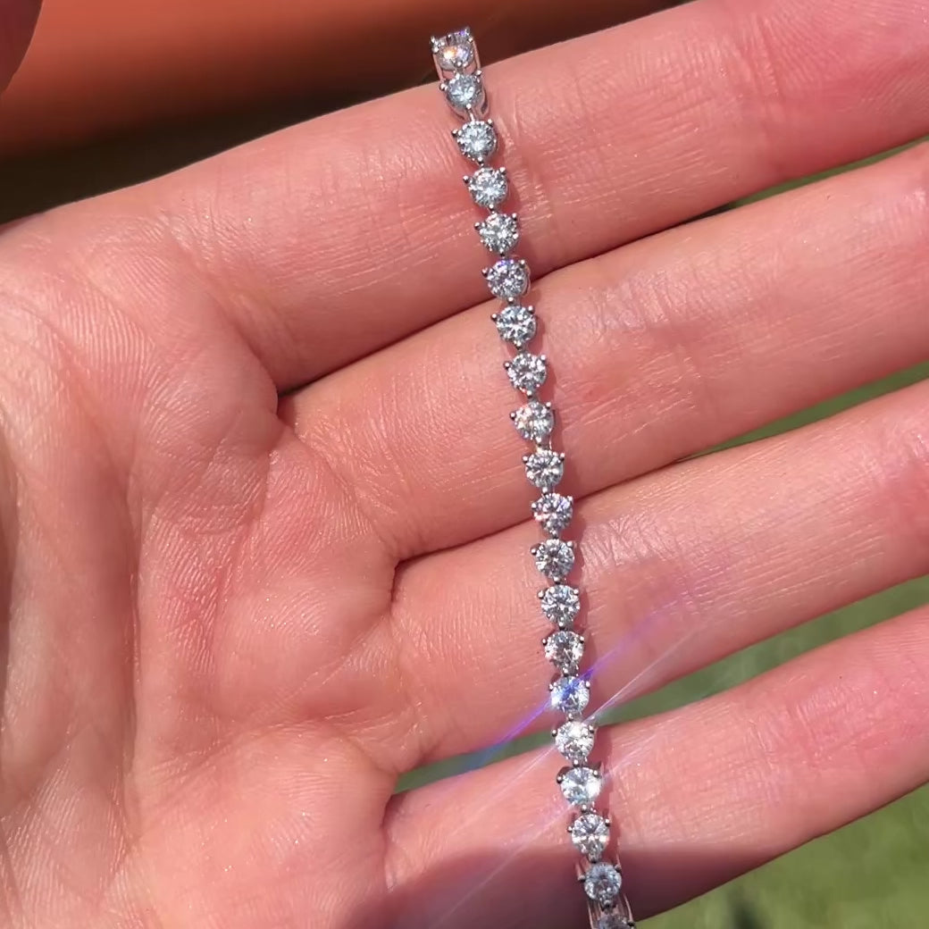 Closeup of our Kate 3mm 3 prong tennis bracelet 