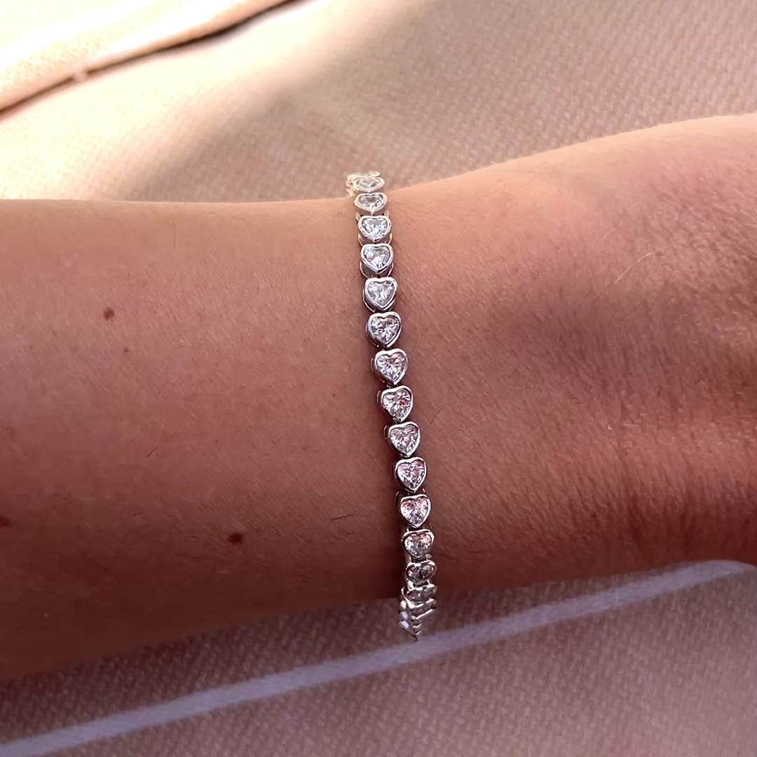 Heart bezel tennis bracelet